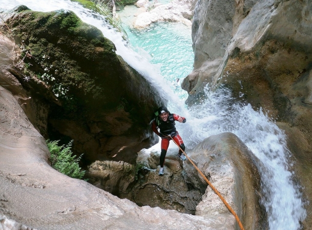 Descenso con ayuda del material técnico